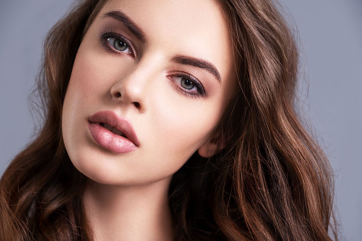 woman with full lips who received lip filler from paradise dermatology in sarasota